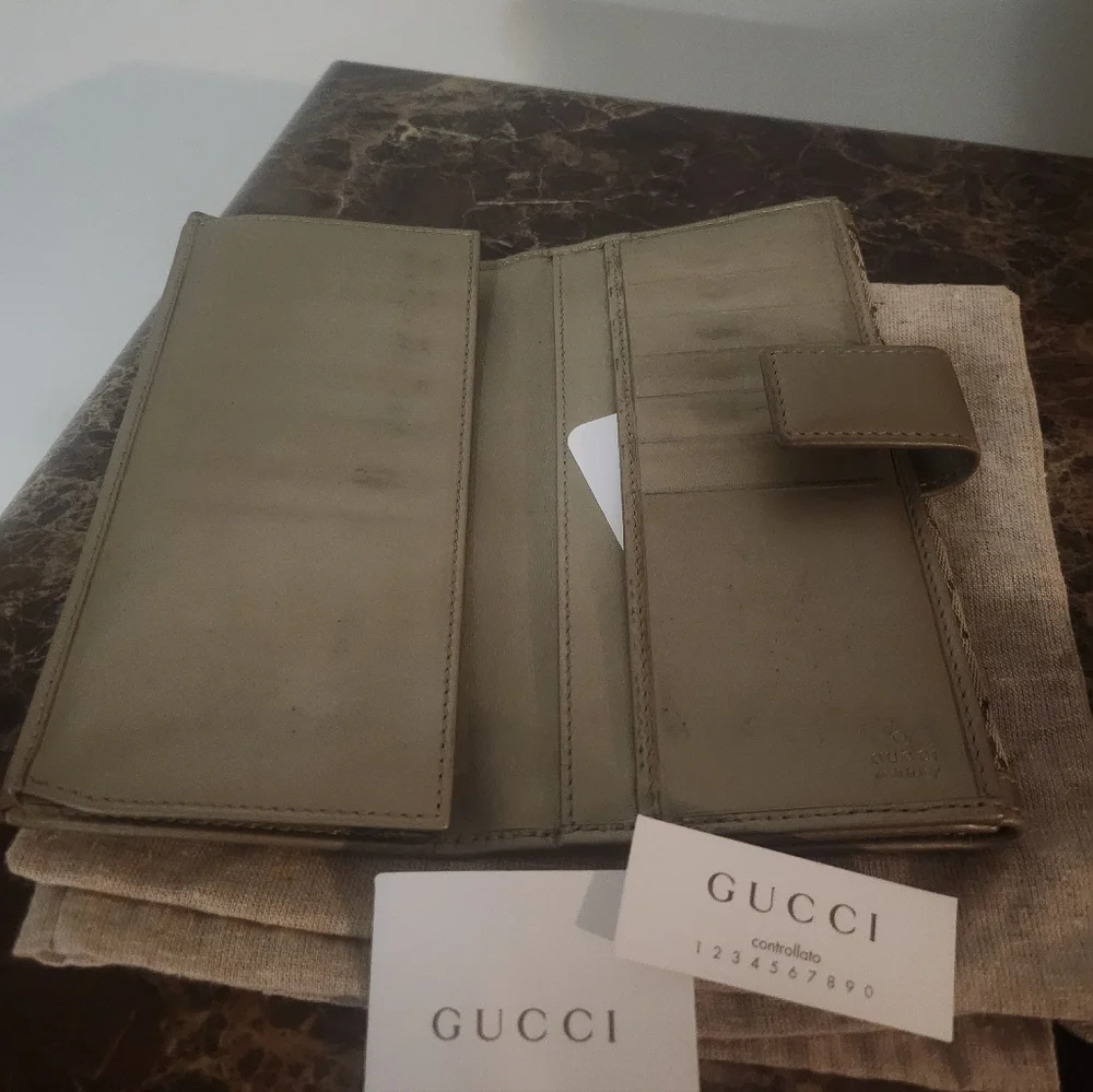 Gucci Beige/Gold Monogram Wallet GUC - Picture 11 of 16